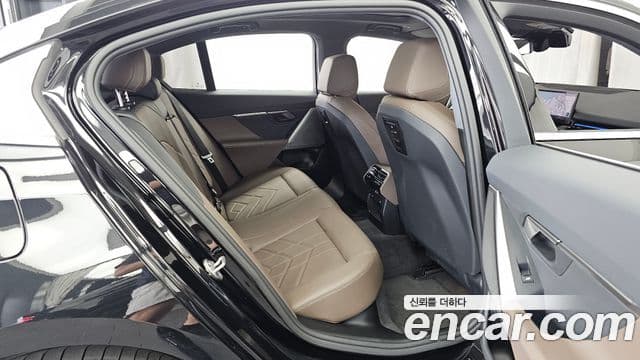 BMW 5 Series 2024 — ფოტო 12/20