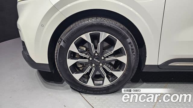 Kia Carnival 2023 — Фото 4/20