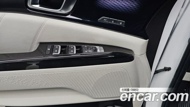 Kia Carnival 2023 — Фото 17/20