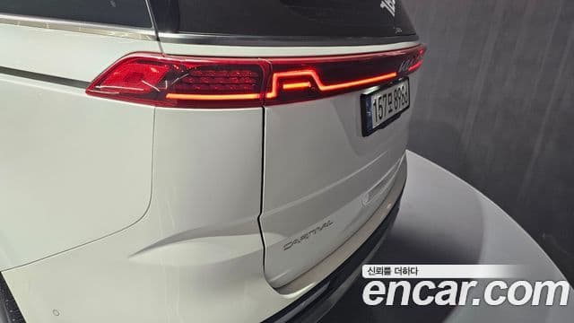 Kia Carnival 2023 — Photo 3/23