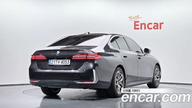 BMW 5 Series 2023 — Şəkil 2/20