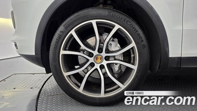 Porsche Cayenne 2019 — Photo 6/20