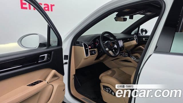 Porsche Cayenne 2019 — Photo 11/20
