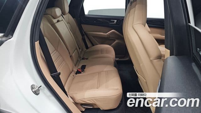 Porsche Cayenne 2019 — Photo 12/20