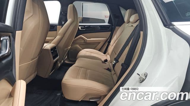 Porsche Cayenne 2019 — Photo 14/20