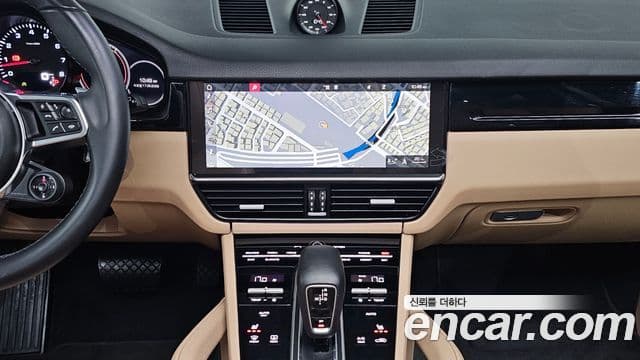 Porsche Cayenne 2019 — Photo 1/20