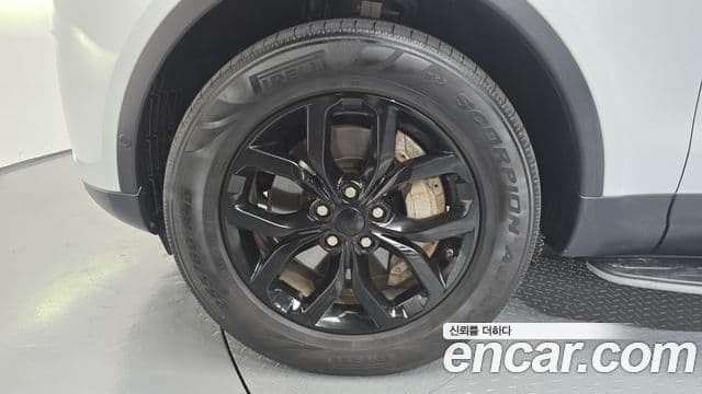 Land Rover Discovery 5 2019 — ფოტო 4/20