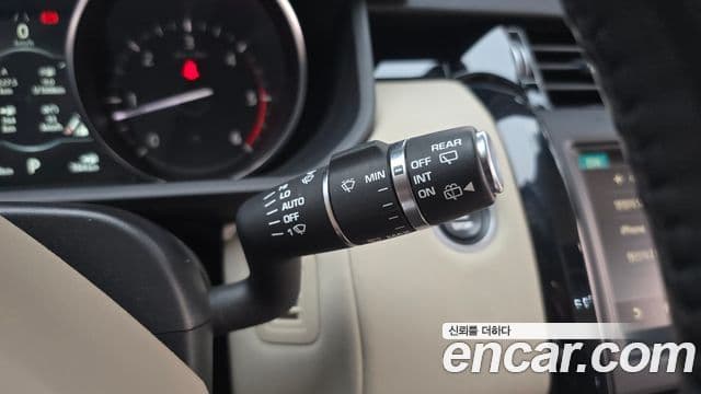 Land Rover Discovery 5 2019 — ფოტო 16/20