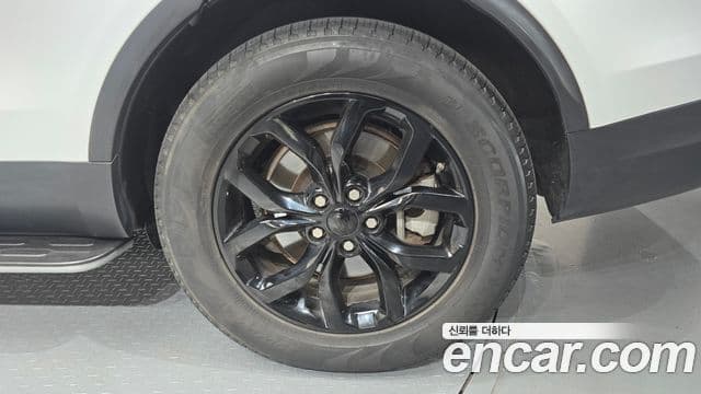 Land Rover Discovery 5 2019 — ფოტო 15/34