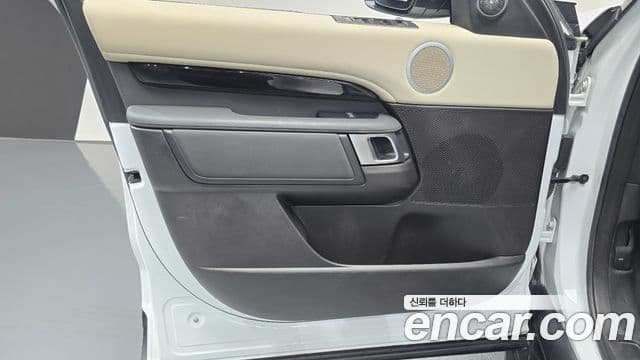 Land Rover Discovery 5 2019 — ფოტო 25/34
