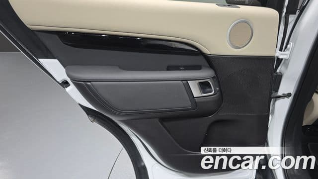 Land Rover Discovery 5 2019 — ფოტო 34/34