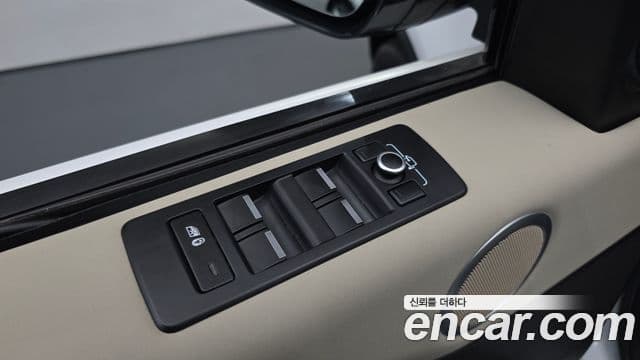 Land Rover Discovery 5 2019 — ფოტო 32/34