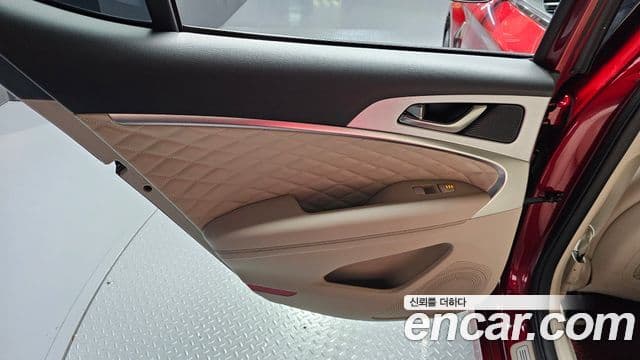 Genesis G70 2019 — Photo 15/33