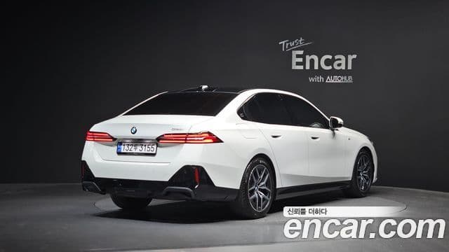 BMW 5 Series 2023 — Şəkil 2/20
