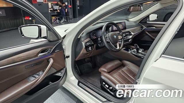 BMW 5 Series 2020 — Şəkil 10/20