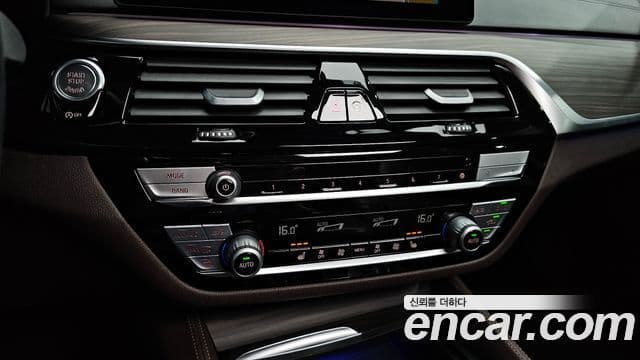 BMW 5 Series 2020 — Şəkil 17/20