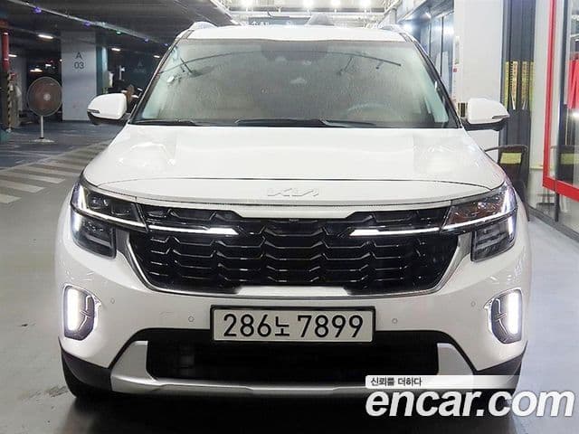 Kia Seltos 2023 — ფოტო 2/18
