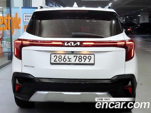 Kia Seltos 2023 — ფოტო 3/18