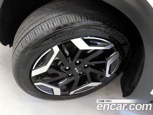 Kia Seltos 2023 — ფოტო 4/18