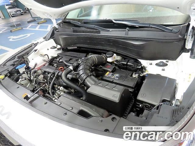Kia Seltos 2023 — ფოტო 5/18