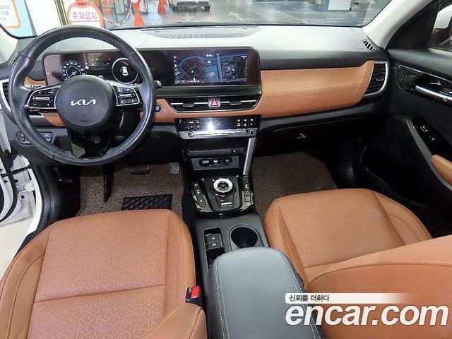 Kia Seltos 2023 — ფოტო 10/18