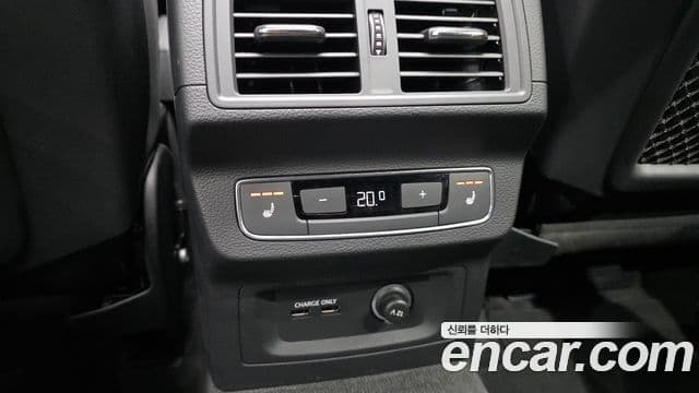 Audi Q5 2022 — Şəkil 17/35