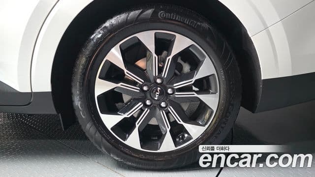 Kia Carnival 2023 — ფოტო 5/20