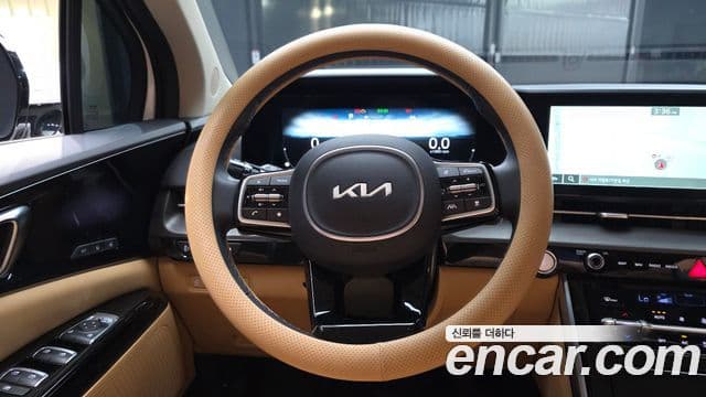 Kia Carnival 2023 — ფოტო 13/20
