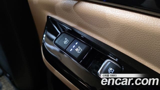 Kia Carnival 2023 — ფოტო 19/20