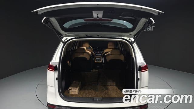 Kia Carnival 2023 — ფოტო 20/20