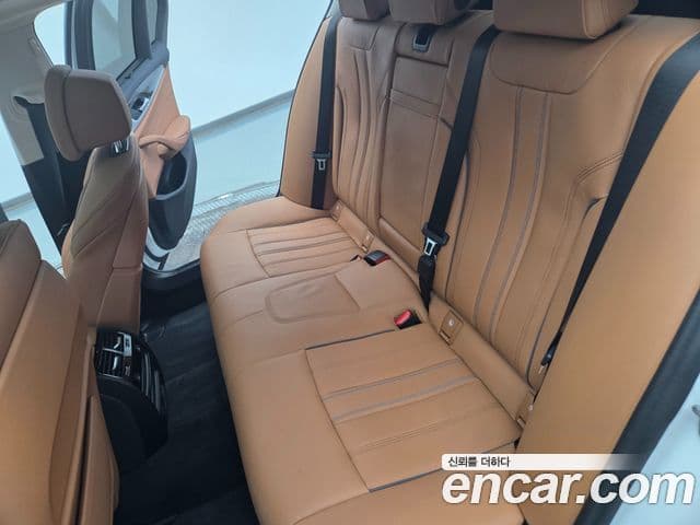 BMW 5 Series 2023 — Şəkil 10/20