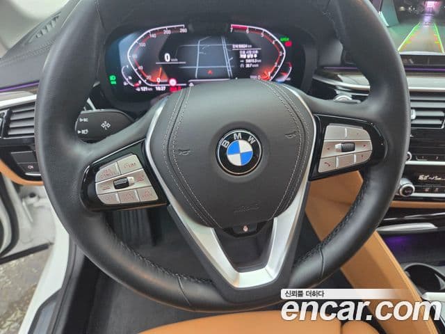 BMW 5 Series 2023 — Şəkil 11/20