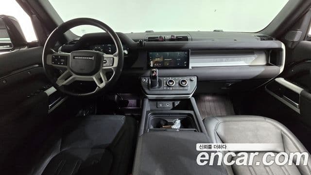 Land Rover Defender 2022 — Photo 25/35