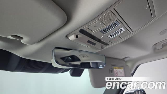 Land Rover Defender 2022 — Photo 32/35