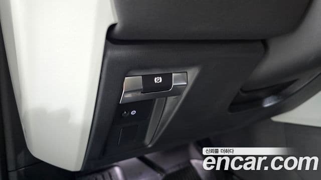 Land Rover Defender 2022 — Photo 11/35