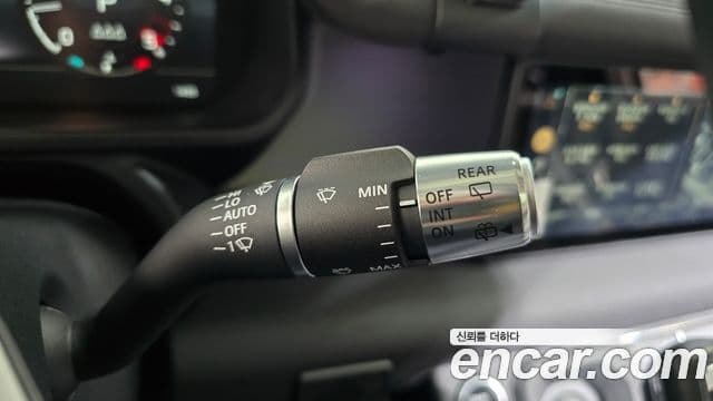 Land Rover Defender 2022 — Photo 7/35