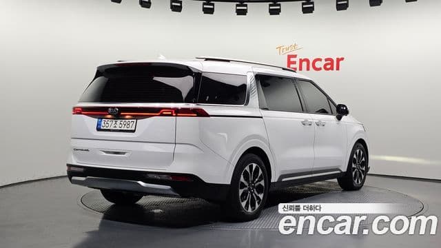 Kia Carnival 2021 — ფოტო 2/20