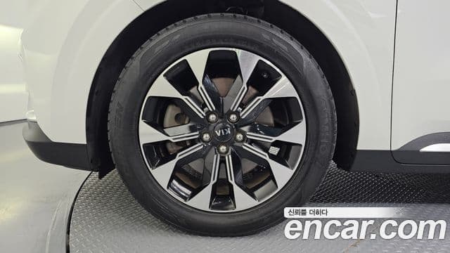 Kia Carnival 2021 — ფოტო 5/20