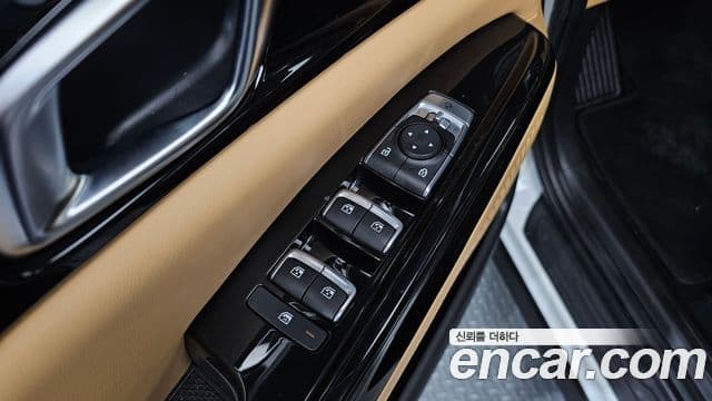 Kia Carnival 2021 — ფოტო 12/20
