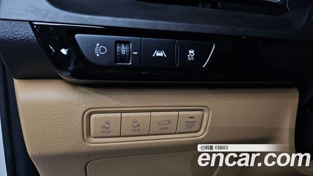 Kia Carnival 2021 — ფოტო 13/20