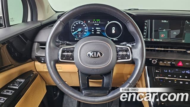 Kia Carnival 2021 — ფოტო 14/20