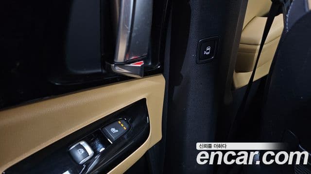 Kia Carnival 2021 — ფოტო 19/20