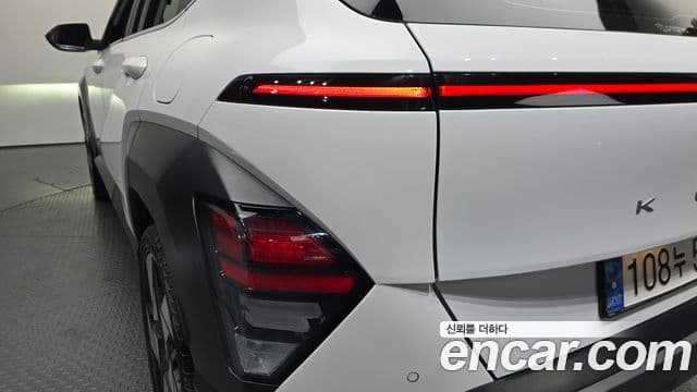 Hyundai Kona Hybrid 2023 — Photo 18/31