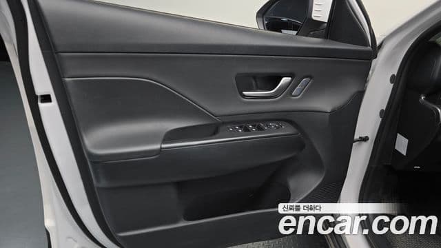 Hyundai Kona Hybrid 2023 — Photo 26/31