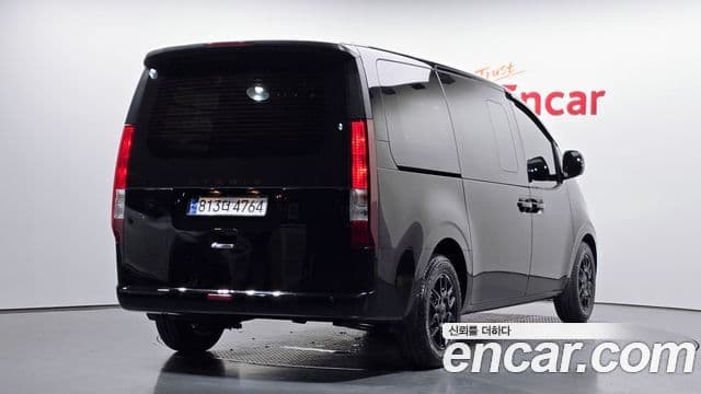 Hyundai Staria 2023 — ფოტო 2/20