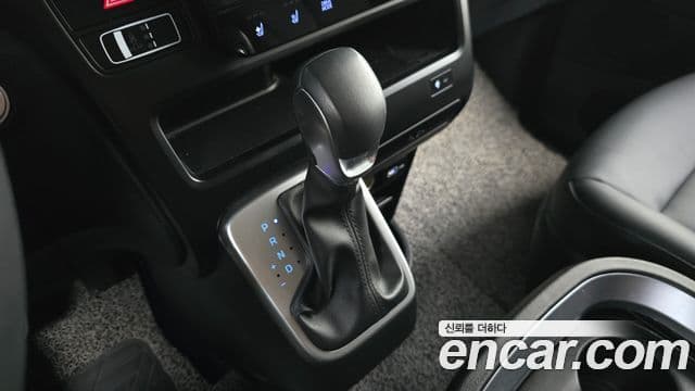 Hyundai Staria 2023 — ფოტო 9/20