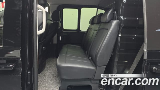 Hyundai Staria 2023 — ფოტო 11/20