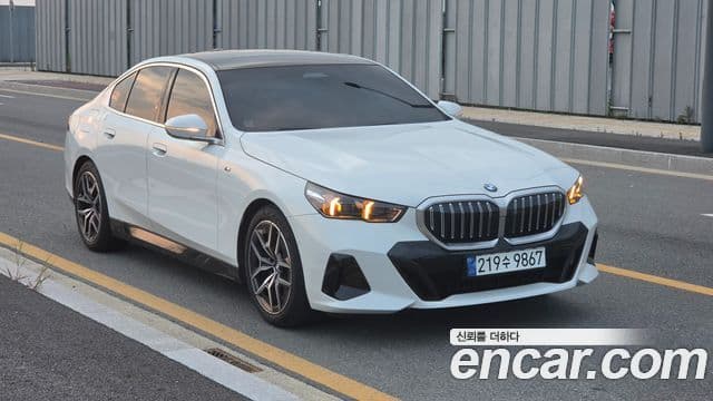 BMW 5 Series 2024 — ფოტო 1/20