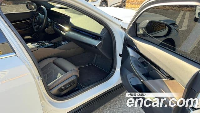 BMW 5 Series 2024 — ფოტო 16/20