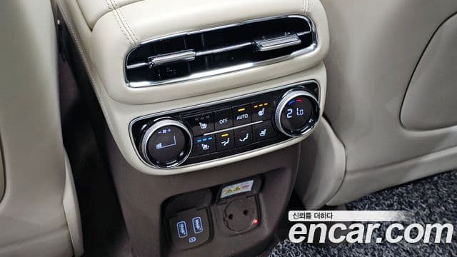 Genesis GV80 2020 — ფოტო 18/20